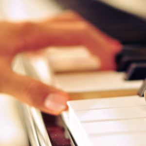 日本农村女人户外色情片
